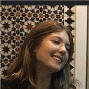Étudiante dans le 6e arrondissement de Paris. J’ai eu 18 au baccalauréat de français, actuellement en spécialité Humanités Littérature et Philosophie